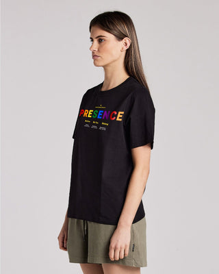 GENDER NEUTRAL TEE/PRESENCE BLACK